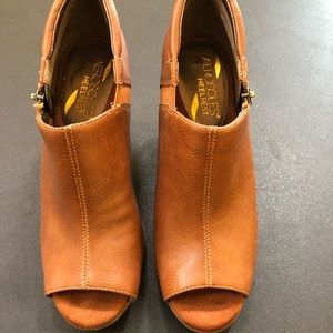 Aerosoles size 6 Bootie Peep toe.